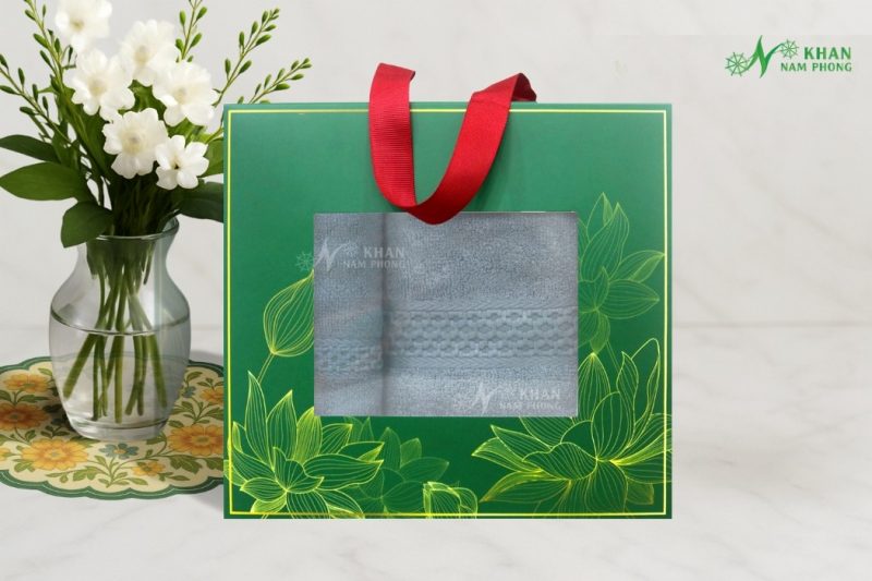 Set 2 Khăn Quà Tặng VBamboo 28x50cm & 50x100cm Màu Vàng Đóng Hộp Kéo Xanh Lá