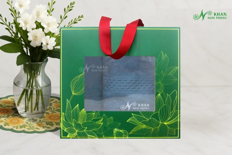 Set 2 Khăn Quà Tặng VBamboo 28x50cm & 50x100cm Màu Xanh Bụi Đóng Hộp Kéo Xanh Lá