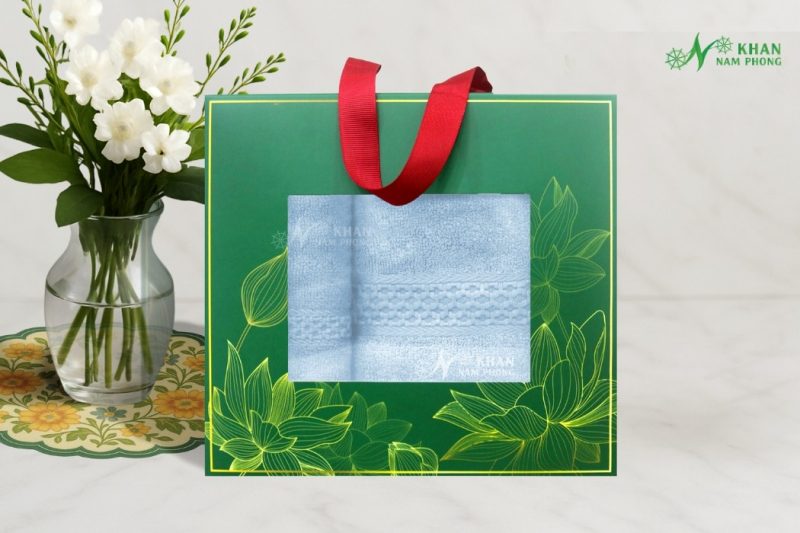 Set 2 Khăn Quà Tặng VBamboo 28x50cm & 50x100cm Màu Xanh Da Trời Đóng Hộp Kéo Xanh Lá