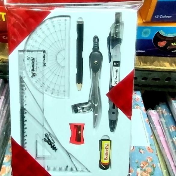 Quà tặng trường lớp với bộ dụng cụ học tập