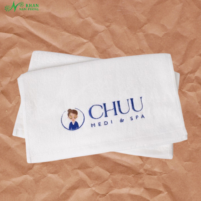 Khăn Mặt Spa, Khăn Rửa Mặt Spa, Khăn Lau Mặt Spa Khăn mặt spa cotton trắng thêu logo xanh của tiệm CHUU Medi Spa