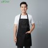 Người mẫu kỹ thuật viên trải nghiệm sử dụng Tạp dề 3 túi tại xưởng Khăn Nam Phong