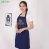 Người mẫu kỹ thuật viên trải nghiệm sử dụng Tạp dề trơn tại xưởng Khăn Nam Phong