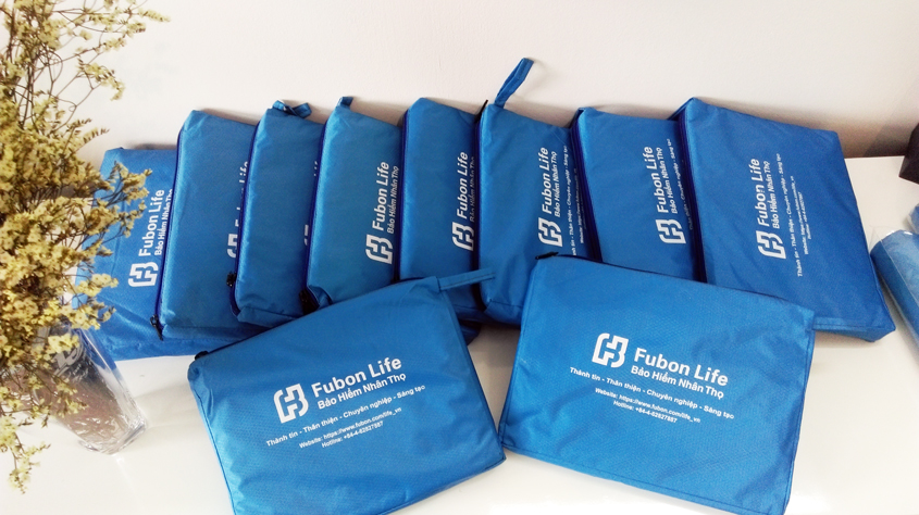 Áo Mưa In Logo – Thực Tế Và Hiệu Quả