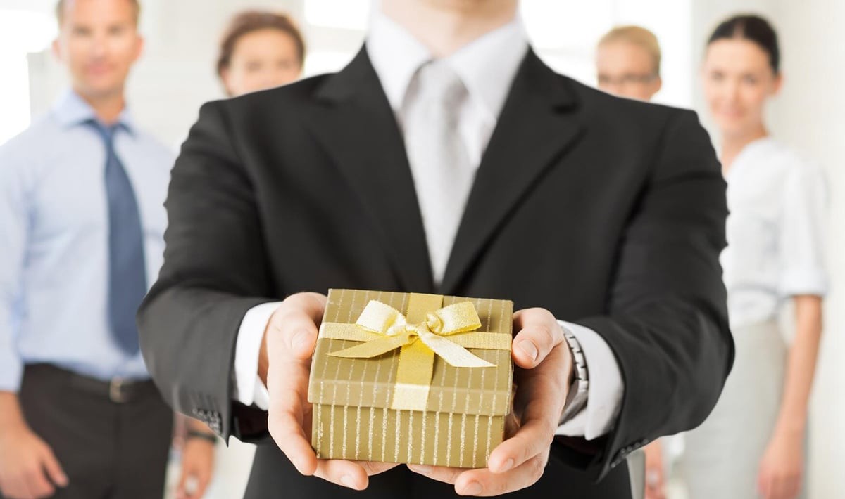 Top 15+ Món Quà tặng Cho Khách hàng VIP Gây Ấn Tượng