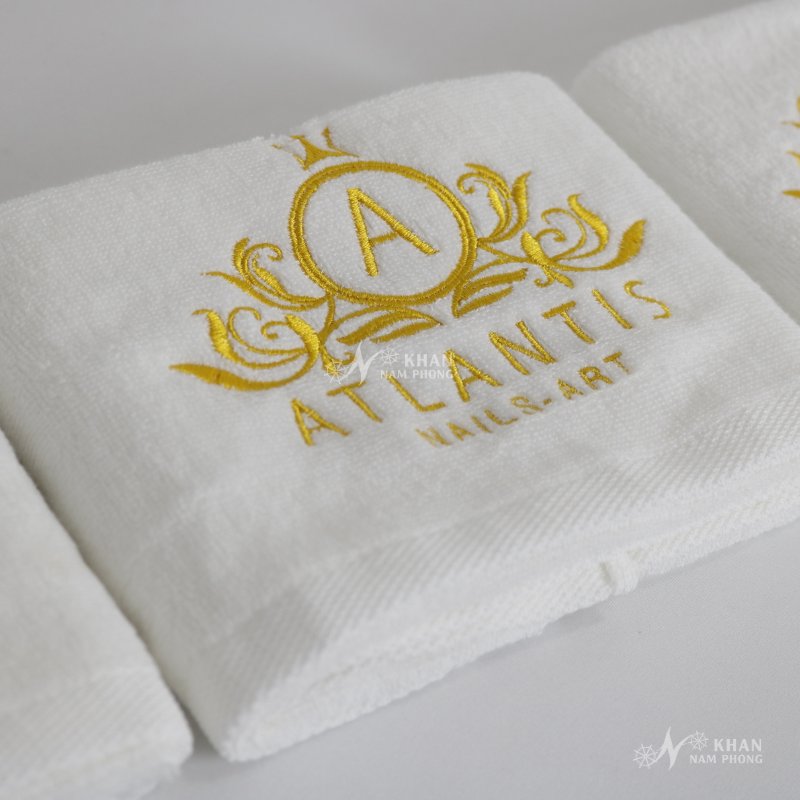 50+ Gợi Ý Quà Tặng Sinh Nhật Công Ty, Kỷ Niệm Thành Lập Bạn Nên Tham Khảo Khăn tay in/thêu logo món quà thiết thực và tinh tế cho sinh nhật công ty