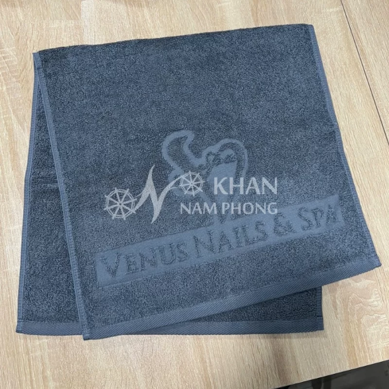 Cận cảnh khăn làm nail cotton 34x34cm dệt logo chìm VENUS NAILS & SPA màu xám sang trọng tại Khăn Nam Phong