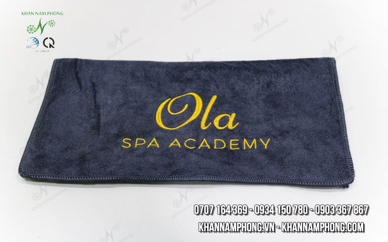 Khăn Spa Microfiber Màu Xám Lông Chuột Thêu Logo Ola Spa Academy - KT 34x34cm Khăn Spa Microfiber Màu Xám Lông Chuột Thêu Logo Ola Spa Academy - KT 34x34cm
