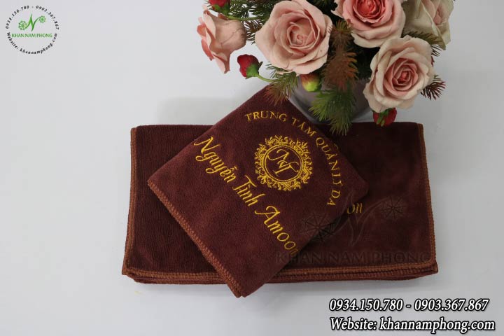 Khăn Quấn Đầu Spa Microfiber Màu Nâu Socola Thêu Logo - Kt 35X75Cm Khăn Quấn Đầu Spa Microfiber Màu Nâu Socola Thêu Logo - KT 35x75cm