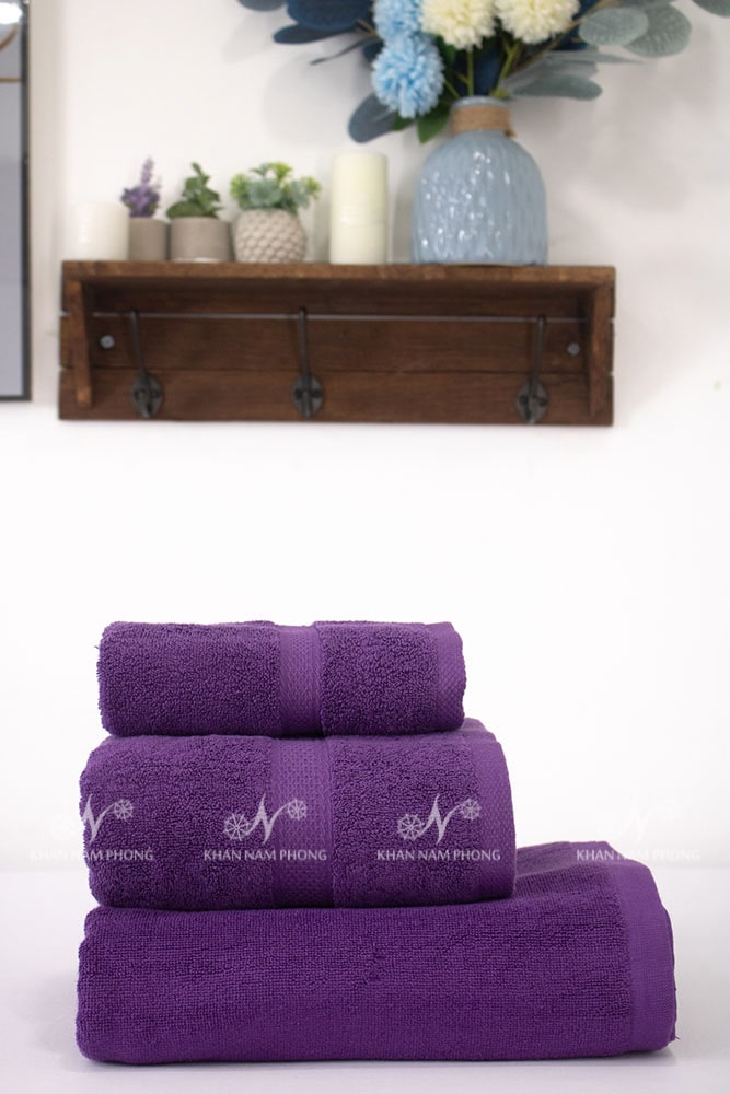Bộ Khăn Trải Giường Spa Màu Tím 100% Cotton Thêu Logo Bộ Khăn Trải Giường Spa Màu Tím 100% Cotton Thêu Logo