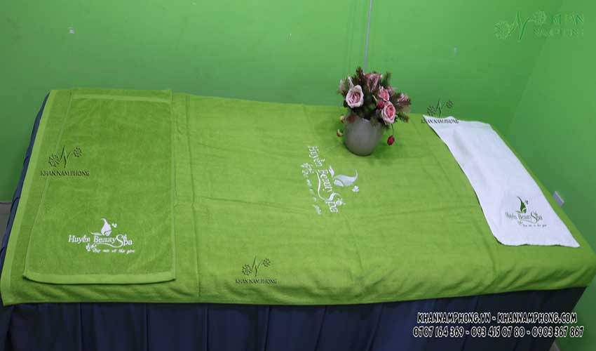 Khăn Tắm, Khăn Quấn Body Spa 100% Cotton Thêu Logo Huyền Beauty Spa Màu Xanh Cốm Khăn Tắm, Khăn Quấn Body Spa 100% Cotton Thêu Logo Huyền Beauty Spa Màu Xanh Cốm