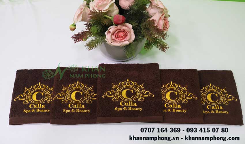 Khăn Mặt Cotton Màu Nâu Socola Thêu Logo Mẫu khăn mặt Calla Spa (Nâu Socola - Cotton)