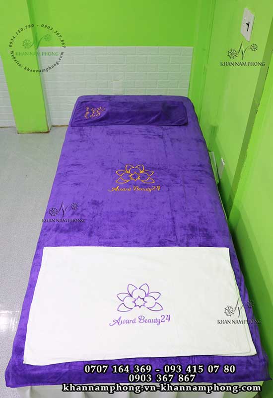 Bộ Khăn Trải Giường Spa Màu Tím Microfiber Thêu Logo Mẫu khăn trải giường Award Beauty 24 (Tím - Microfiber)