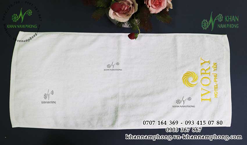 Khăn Tắm Nhỏ Khách Sạn 100% Cotton Thêu Logo 34X80Cm Màu Trắng Khăn Tắm Nhỏ Khách Sạn 100% Cotton Thêu Logo 34x80cm Màu Trắng