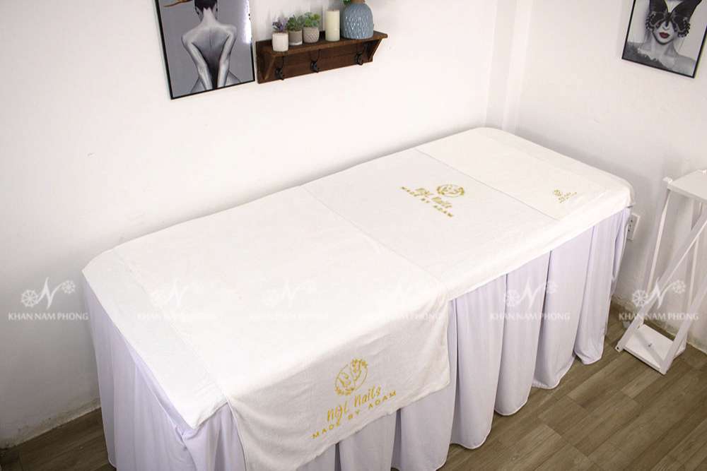 Hình Ảnh Ktg – Microfiber Ngl Nail (Trắng) Bộ Khăn Trải Giường Spa Microfiber Màu Trắng Thêu Logo