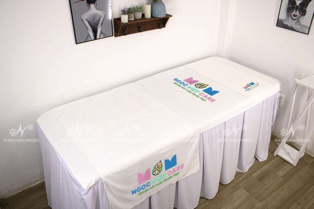 Hình Ảnh Ktg – Microfiber Ngoc Viet Care (Trắng) Bộ Khăn Trải Giường Spa Microfiber Màu Trắng Thêu Logo