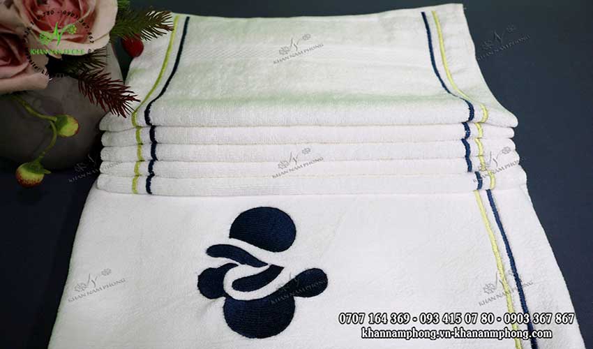 Khăn Body Spa 100% Cotton Màu Trắng Thêu Logo Mẫu khăn body Thêu Sọc (Trắng-Cotton)