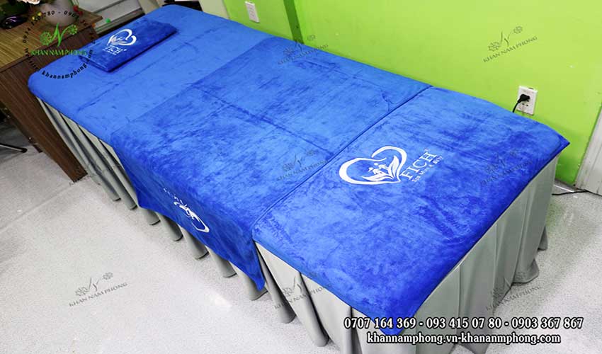 Bộ Khăn Trải Giường Spa Màu Xanh Dương (Microfiber) Thêu Logo Mẫu khăn trải giường FICH Spa Mon Baby (Xanh dương - Microfiber)