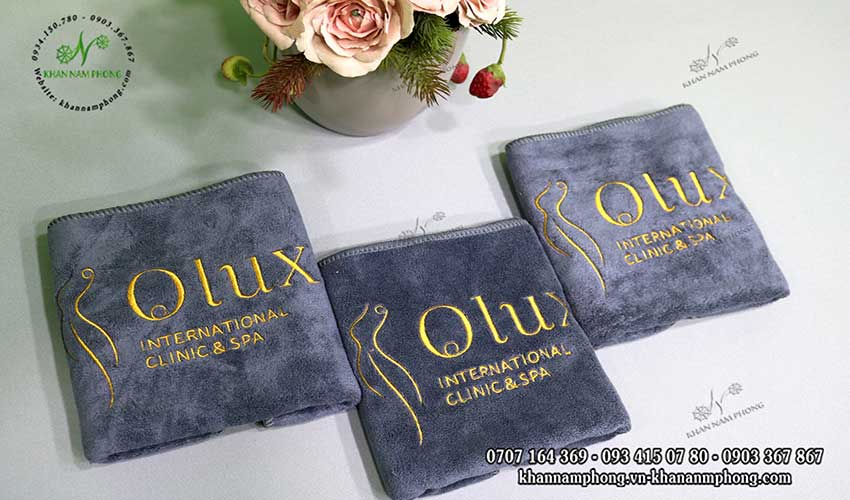 Khăn Quấn Tóc Spa Microfiber Màu Xám Thêu Logo Kt - 35X75Cm Khăn Quấn Tóc Spa Microfiber Màu Xám Thêu Logo KT - 35x75cm