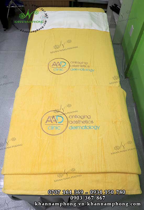 Bộ 3 Khăn Trải Giường Spa Màu Vàng Cotton 90X190Cm Thêu Logo Mẫu khăn trải giường AAD Clinic (Vàng & amp;Trắng - Cotton)