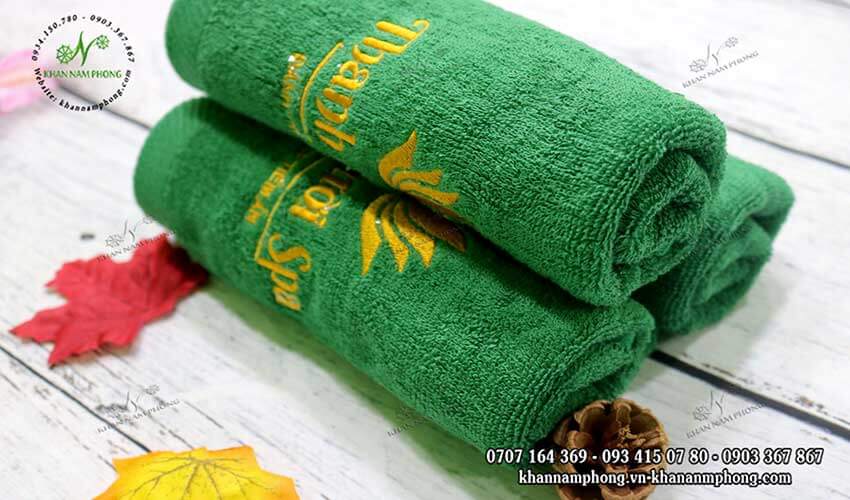 Khăn Quấn Tóc, Quấn Đầu Spa Cotton Cao Cấp Màu Xanh Lá Thêu Logo - 34X80Cm Khăn Quấn Tóc, Quấn Đầu Spa Cotton Cao Cấp Màu Xanh Lá Thêu Logo - 34x80cm