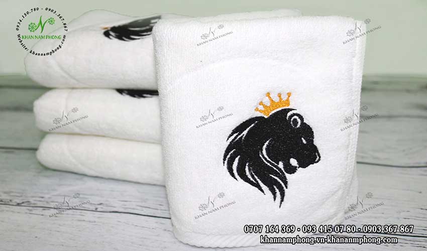 khăn Spa, Khăn Gội 100% Cotton Thêu Logo Sư Tử 34x80cm (Dày dặn) khăn Spa, Khăn Gội 100% Cotton Thêu Logo Sư Tử 34x80cm (Dày dặn)
