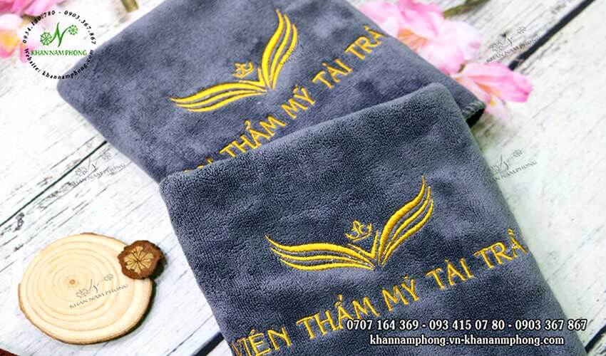 Khăn Quấn Tóc Spa Microfiber Màu Xám Thêu Logo Kt - 35X75Cm Khăn Quấn Tóc Spa Microfiber Màu Xám Thêu Logo KT - 35x75cm