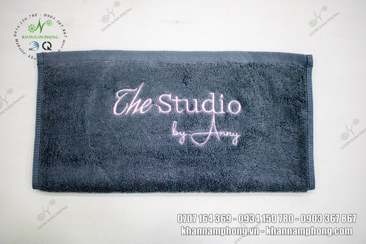 Khăn Spa, Khăn Tay Thêu Logo 100% Cotton Thêu Logo The Studio By Anny 34*34cm Màu Xám Khăn Spa, Khăn Tay Thêu Logo 100% Cotton Thêu Logo The Studio By Anny 34*34cm Màu Xám