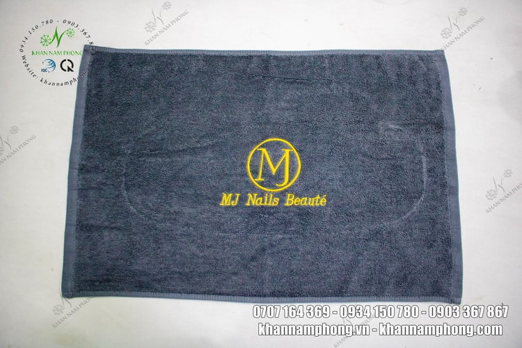 Khăn Spa, Khăn Làm Nails 100% Cotton Thêu Logo Bảo Ngọc 40*60cm Màu Xám Khăn Spa, Khăn Làm Nails 100% Cotton Thêu Logo Bảo Ngọc 40*60cm Màu Xám