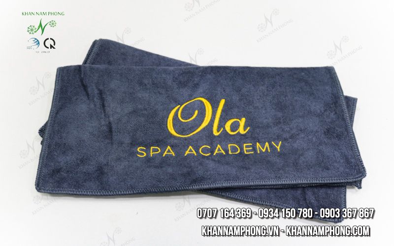 Khăn Spa Microfiber Màu Xám Lông Chuột Thêu Logo Ola Spa Academy - KT 34x34cm Khăn Spa Microfiber Màu Xám Lông Chuột Thêu Logo Ola Spa Academy - KT 34x34cm
