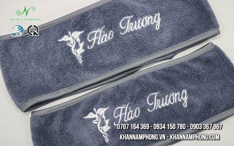 Băng Đô Quấn Đầu, Quấn Tóc Spa Microfiber 10X62Cm Màu Xám Thêu Logo Hảo Trương (Có Băng Dán) Băng Đô Quấn Đầu, Quấn Tóc Spa Microfiber 10x62cm Màu Xám Thêu Logo Hảo Trương (Có Băng Dán)