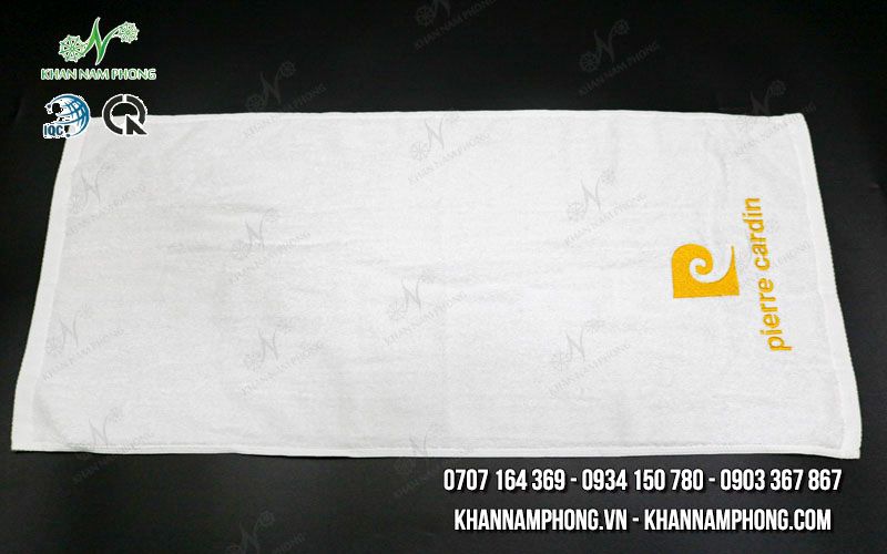 Khăn Tay Quà Tặng Màu Trắng Thêu Logo Pierre Cardin Bằng Chất Liệu Cotton Khăn tay quà tặng màu trắng thêu logo Pierre Cardin bằng chất liệu cotton