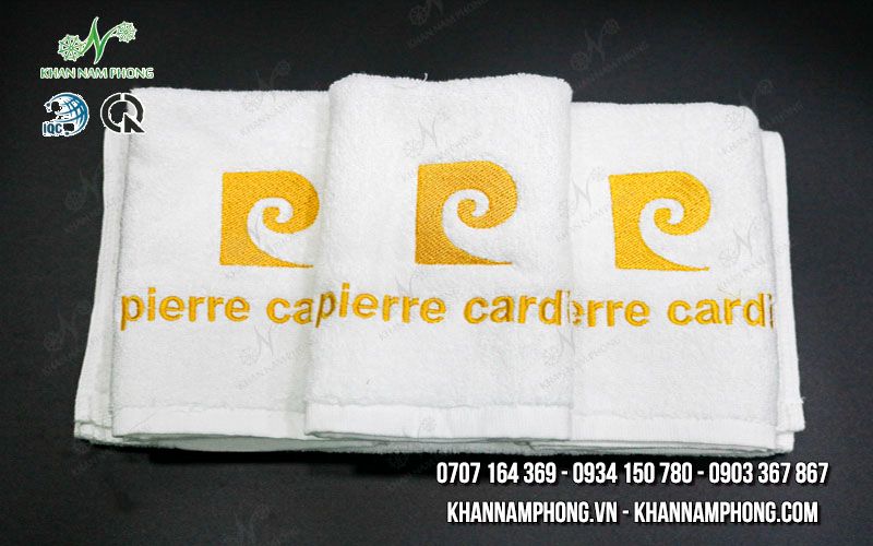 Khăn Tay Quà Tặng Màu Trắng Thêu Logo Pierre Cardin Bằng Chất Liệu Cotton Khăn tay quà tặng màu trắng thêu logo Pierre Cardin bằng chất liệu cotton