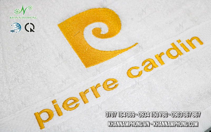 Combo Khăn Tay Quà Tặng Màu Trắng Thêu Logo Pierre Cardin Bằng Chất Liệu Cotton Combo Khăn tay quà tặng màu trắng thêu logo Pierre Cardin bằng chất liệu cotton