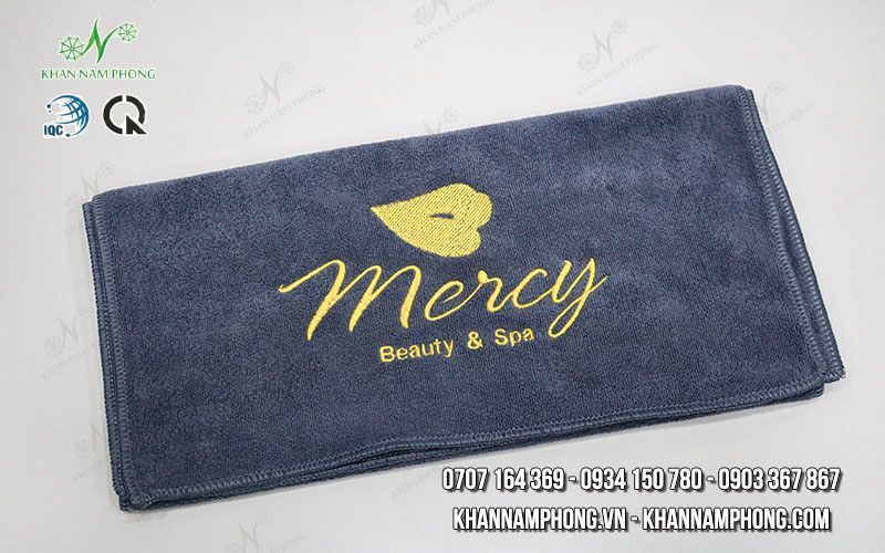 Khăn Spa Màu Xám Ghi 40X80Cm Microfiber Thêu Logo Mercy Beauty &Amp; Spa Khăn Spa Màu Xám Ghi 40x80cm Microfiber Thêu Logo MERCY Beauty & Spa