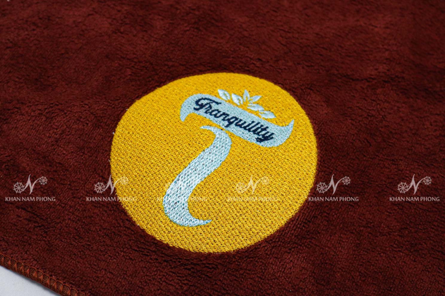 Khăn Quấn Đầu Spa Microfiber Màu Nâu Socola Thêu Logo - Kt 35X75Cm Khăn Quấn Đầu Spa Microfiber Màu Nâu Socola Thêu Logo - KT 35x75cm