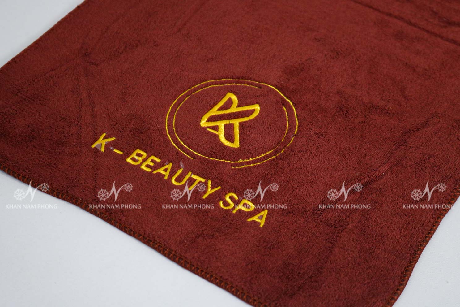 Khăn Quấn Đầu Spa Microfiber Màu Nâu Socola Thêu Logo - Kt 35X75Cm Khăn Quấn Đầu Spa Microfiber Màu Nâu Socola Thêu Logo - KT 35x75cm