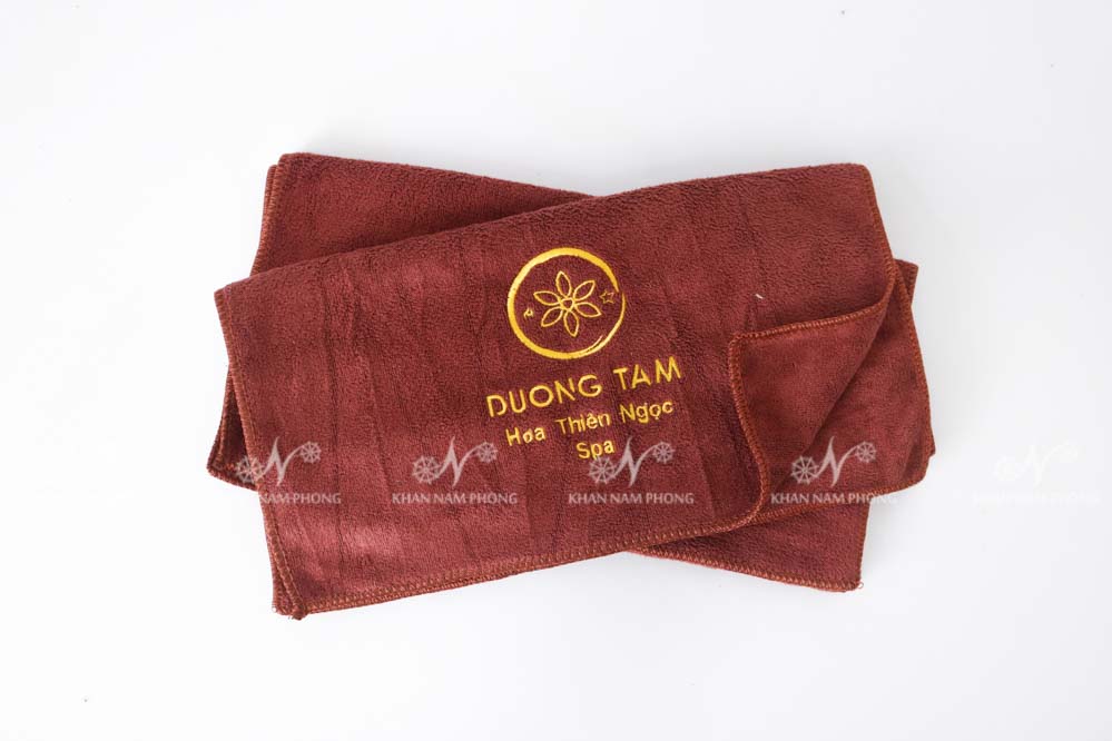Khăn Quấn Đầu Spa Microfiber Màu Nâu Socola Thêu Logo - Kt 35X75Cm Khăn Quấn Đầu Spa Microfiber Màu Nâu Socola Thêu Logo - KT 35x75cm