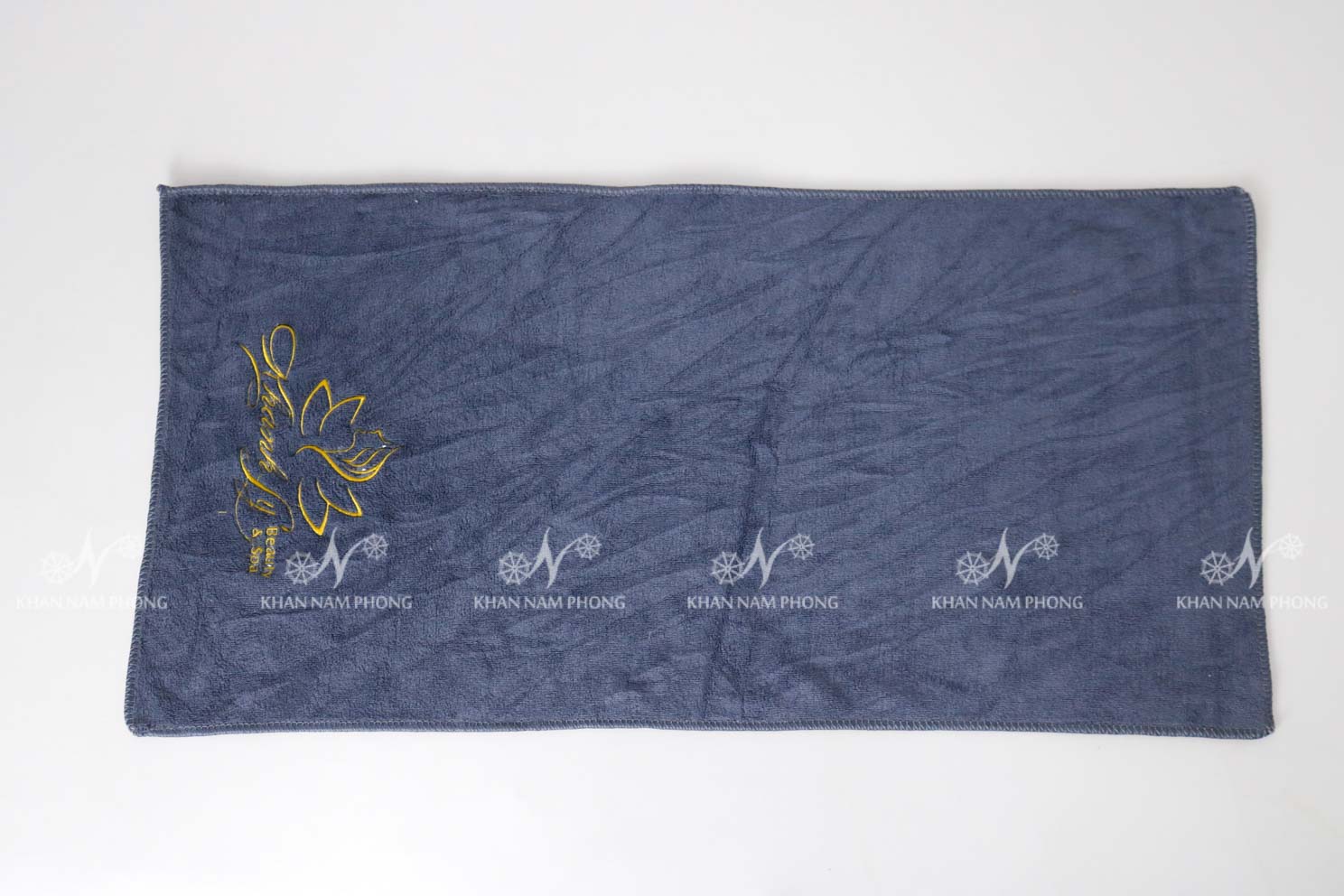 Khăn Massage Mặt Microfiber 34X80Cm Màu Xám Thêu Logo Khánh Ly Beauty &Amp; Spa Khăn Massage Mặt Microfiber 34x80cm Màu Xám Thêu Logo Khánh Ly Beauty & Spa