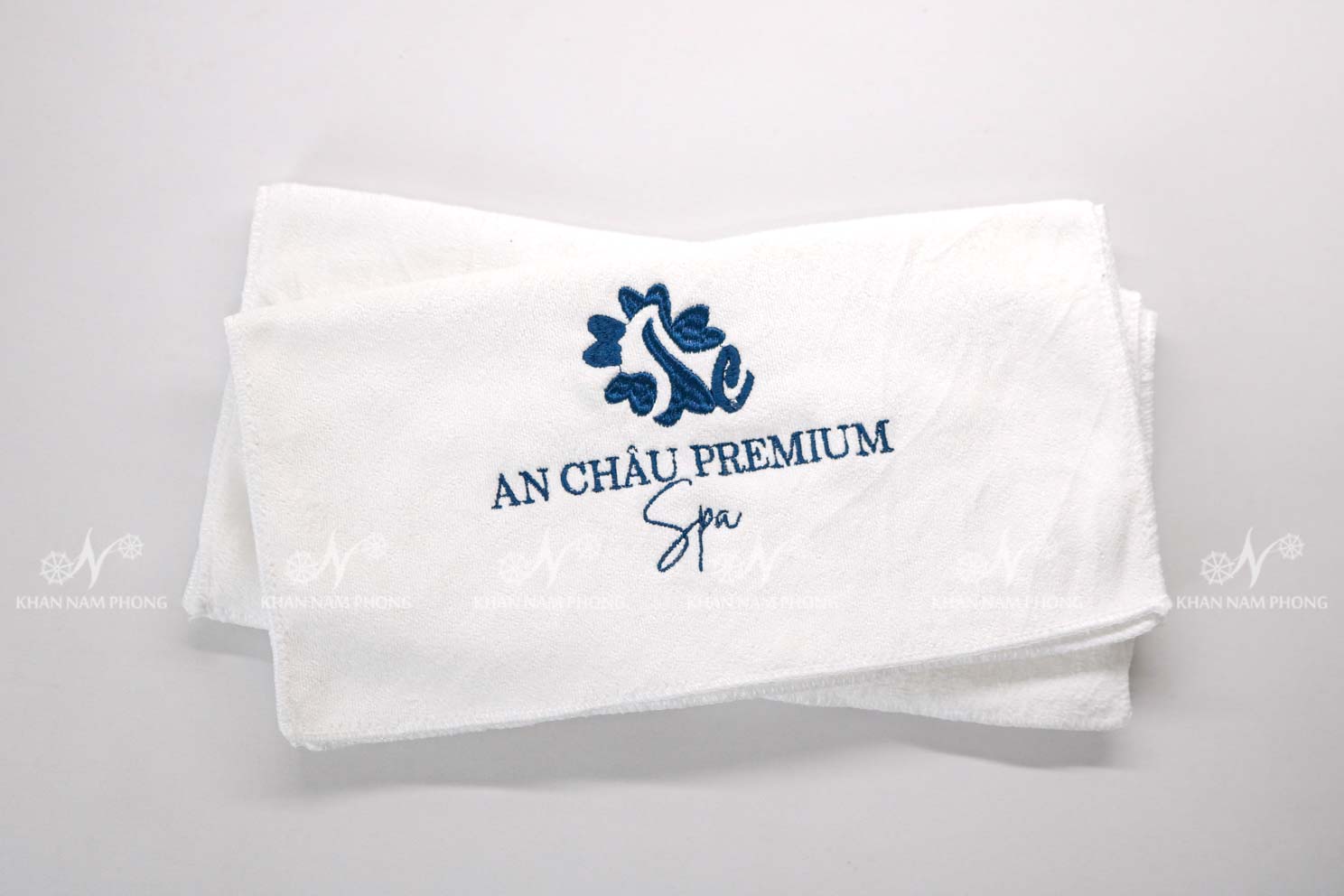 Khăn Spa, Khăn Gội Đầu Spa 100% Microfiber 34X80Cm Thêu Logo Màu Trắng Khăn Spa, Khăn Gội Đầu Spa 100% Microfiber 34x80cm Thêu Logo Màu Trắng