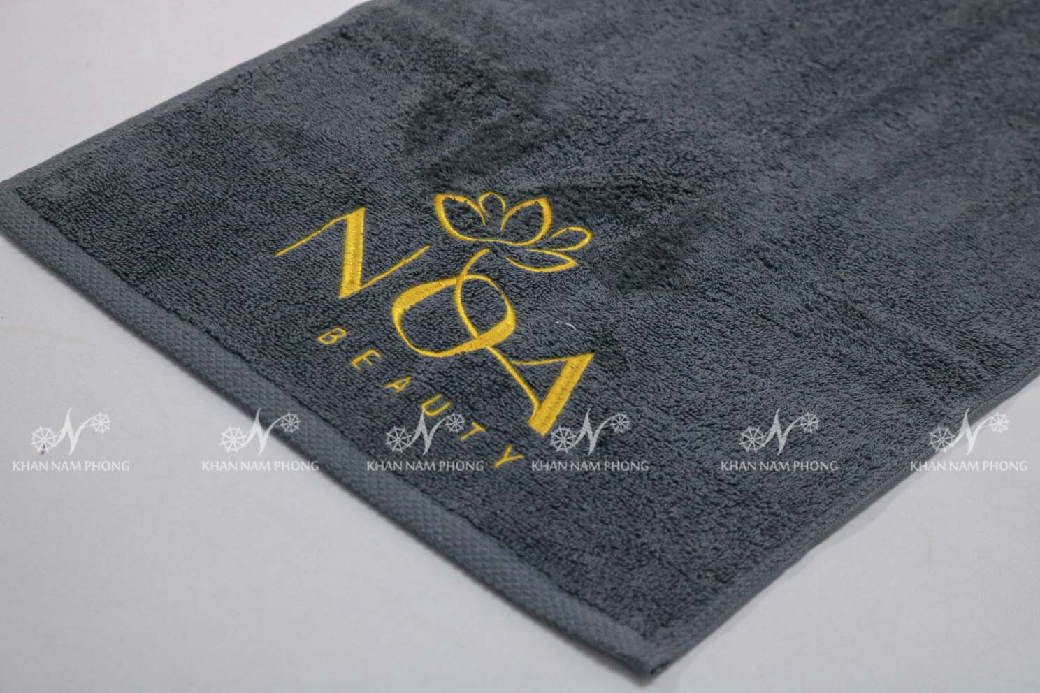 Khăn Spa, Khăn Gội Đầu 100% Cotton Thêu Logo NOA BEAUTY Màu Xám Khăn Spa, Khăn Gội Đầu 100% Cotton Thêu Logo NOA BEAUTY Màu Xám
