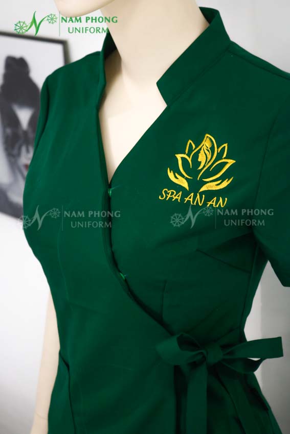 Quần Áo Đồng Phục Kỹ Thuật Viên Spa Màu Xanh Thêu Logo Spa An An Quần Áo Đồng Phục Kỹ Thuật Viên Spa Màu Xanh Thêu Logo Spa An An