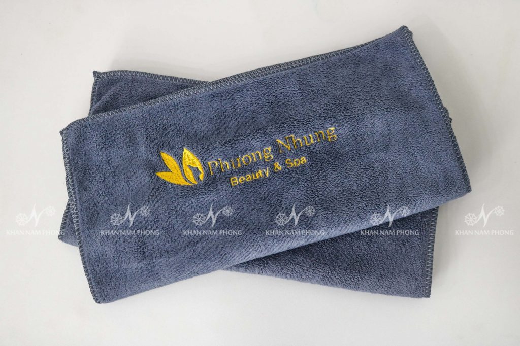 Khăn Quấn Tóc Spa Microfiber Màu Xám Thêu Logo Kt - 35X75Cm Khăn Quấn Tóc Spa Microfiber Màu Xám Thêu Logo KT - 35x75cm