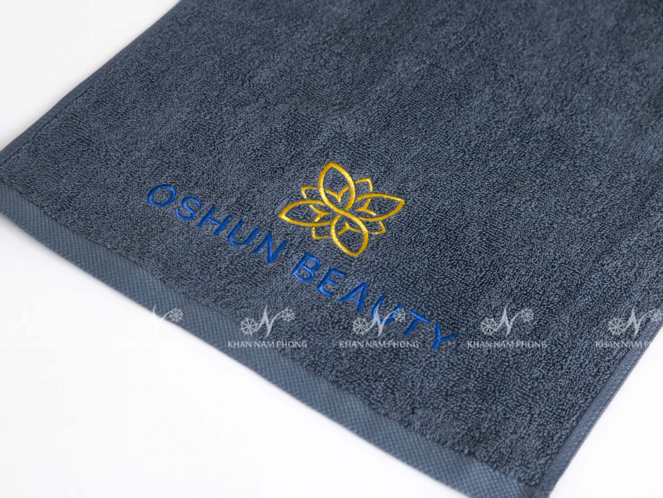 Khăn Spa, Khăn Gội Đầu 100% Cotton Thêu Logo OSHUN BEAUTY Màu Xám Khăn Spa, Khăn Gội Đầu 100% Cotton Thêu Logo OSHUN BEAUTY Màu Xám