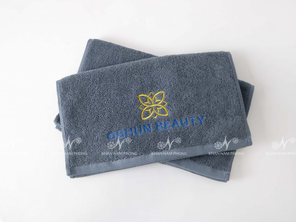 Khăn Quấn Tóc Spa Màu Xám 100% Cotton Thêu Logo Oshun Beauty Kt- 34X80Cm Khăn Quấn Tóc Spa Màu Xám 100% Cotton Thêu Logo Oshun Beauty KT- 34x80cm
