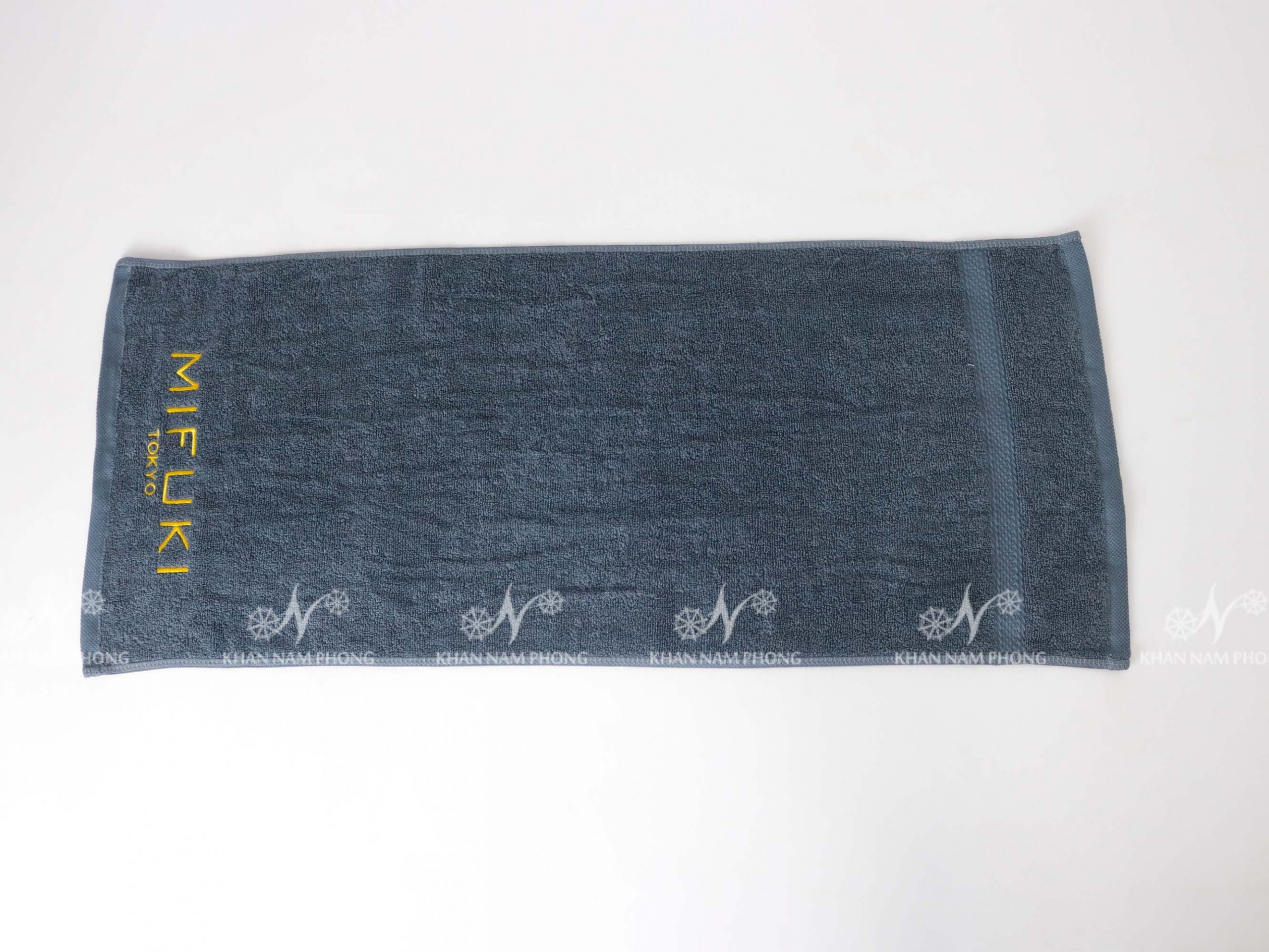 Khăn Spa, Khăn Gội Đầu 100% Cotton Thêu Logo MIFUKI Màu Xám Khăn Spa, Khăn Gội Đầu 100% Cotton Thêu Logo MIFUKI Màu Xám