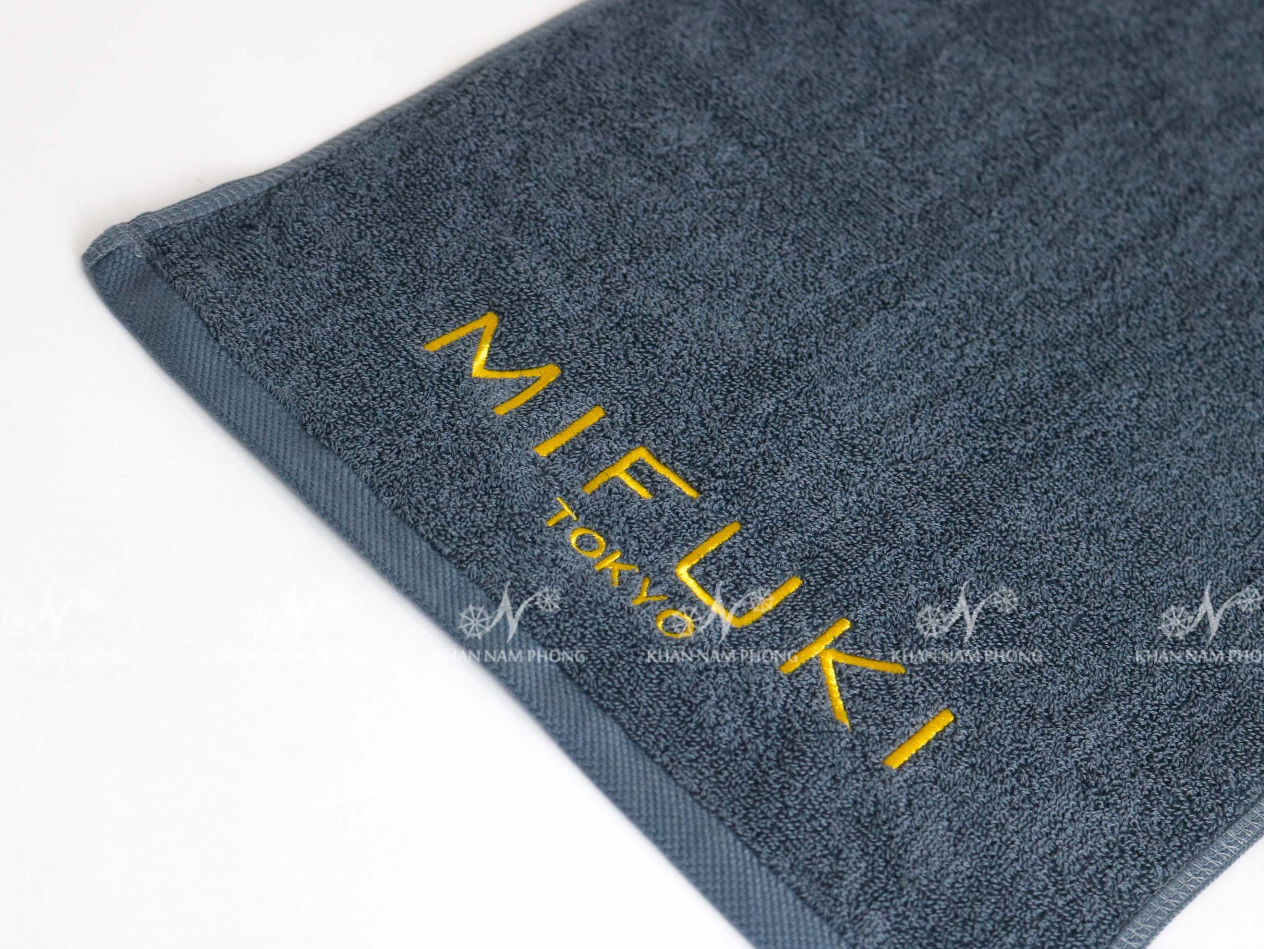 Khăn Spa, Khăn Gội Đầu 100% Cotton Thêu Logo MIFUKI Màu Xám Khăn Spa, Khăn Gội Đầu 100% Cotton Thêu Logo MIFUKI Màu Xám