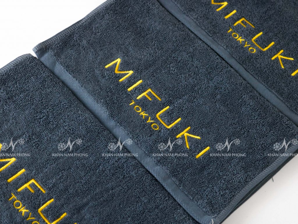 Khăn Quấn Tóc Spa Màu Xám 100% Cotton Thêu Logo Mifuki Tokyo Kt- 34X80Cm Khăn Quấn Tóc Spa Màu Xám 100% Cotton Thêu Logo Mifuki Tokyo KT- 34x80cm
