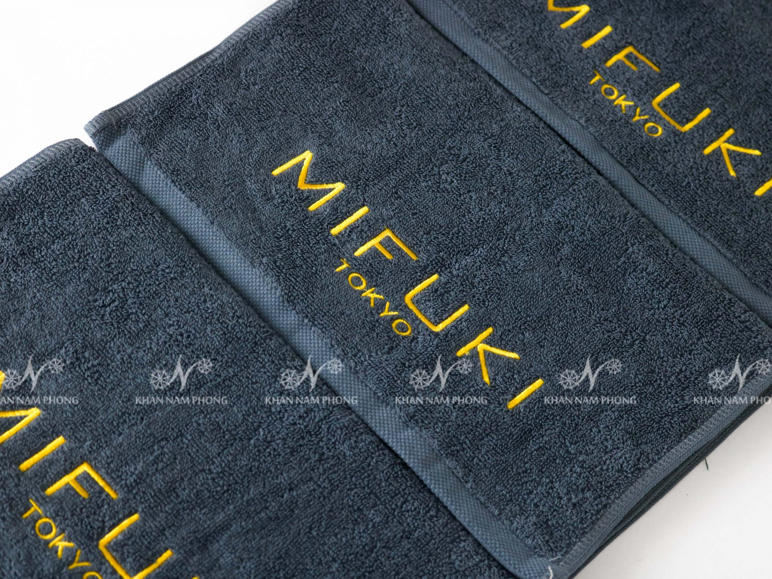 Khăn Spa, Khăn Gội Đầu 100% Cotton Thêu Logo MIFUKI Màu Xám Khăn Spa, Khăn Gội Đầu 100% Cotton Thêu Logo MIFUKI Màu Xám
