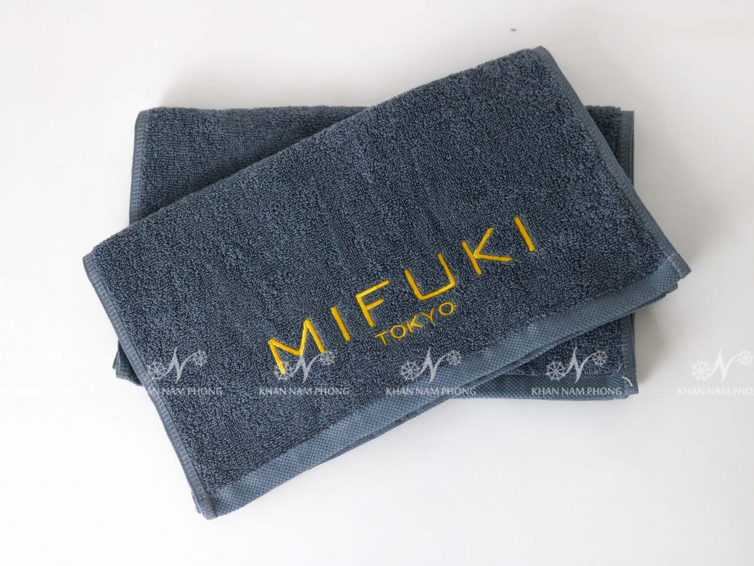 Khăn Spa, Khăn Gội Đầu 100% Cotton Thêu Logo MIFUKI Màu Xám Khăn Spa, Khăn Gội Đầu 100% Cotton Thêu Logo MIFUKI Màu Xám